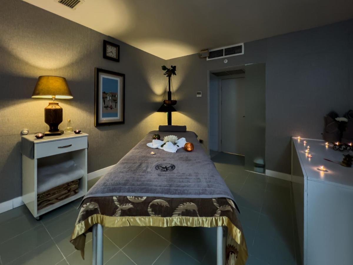 Karahayit  Spa Hotel Colossae Thermal מראה חיצוני תמונה A massage table