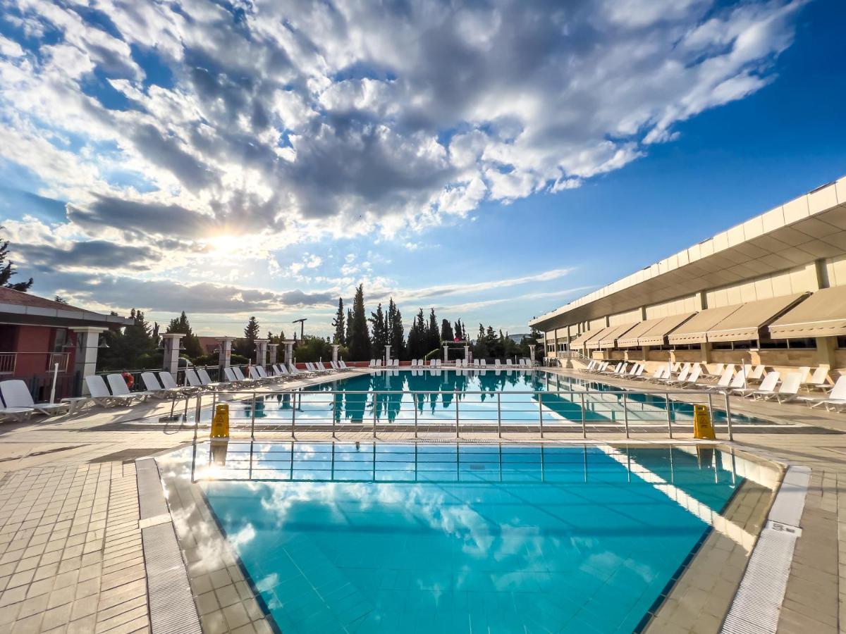 Karahayit  Spa Hotel Colossae Thermal מראה חיצוני תמונה The pool at the Athens Olympic Stadium